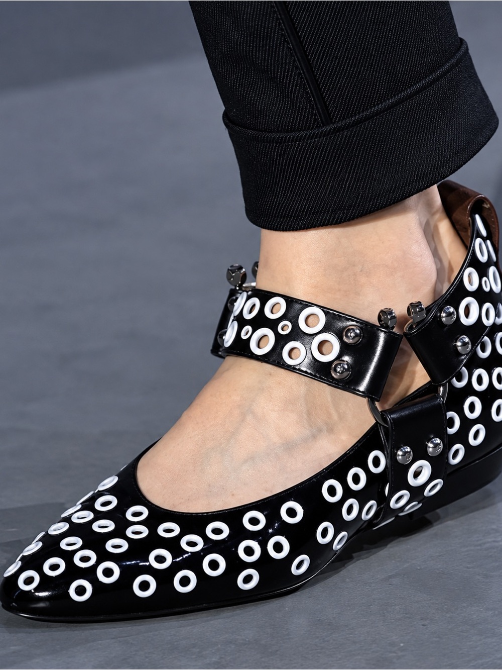 LOUIS VUITTON Fall 2019 Runway Rhapsody Black and White Eyelet Ballet Flats IT38
